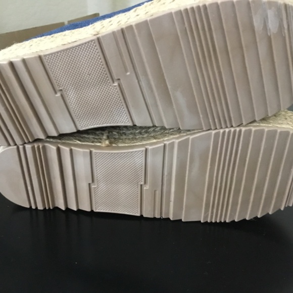 Shoecolatte wedge shoe. NWOT - Picture 4 of 4